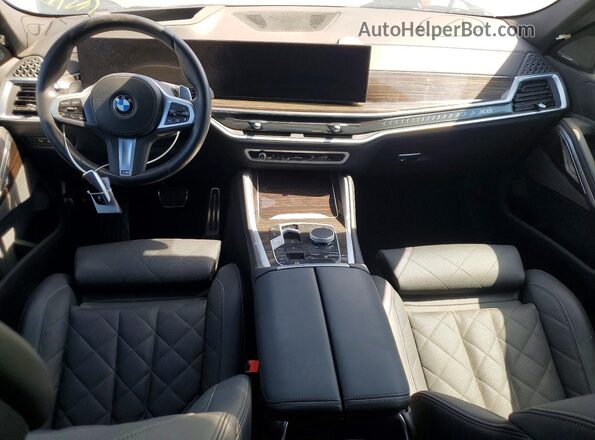 5UX33EX08S9X01227 2025 BMW X6 Black Vista del salpicadero