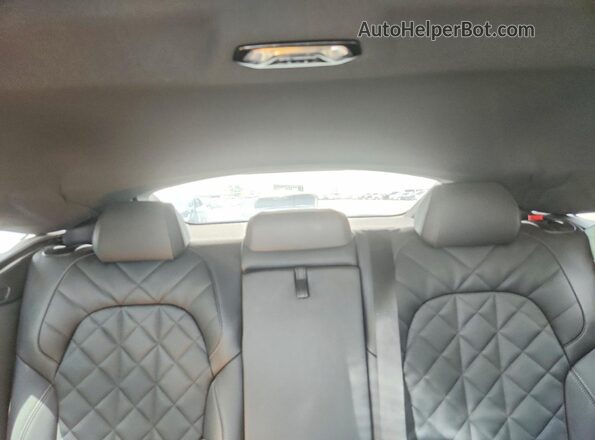 5UX33EX08S9X01227 2025 BMW X6 Black Vista de los asientos traseros
