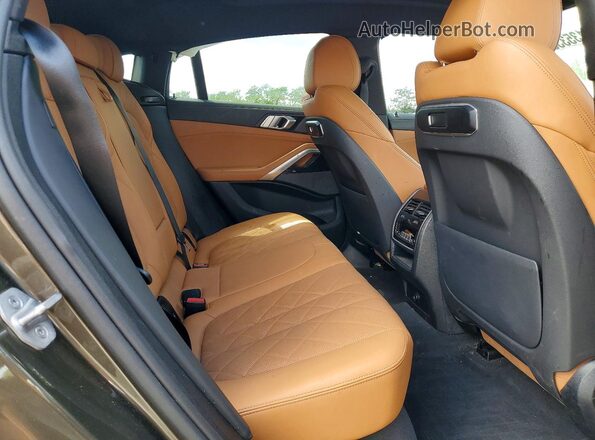 5UX33EX09R9U98035 2024 BMW X6 Green Widok wnętrza z tyłu