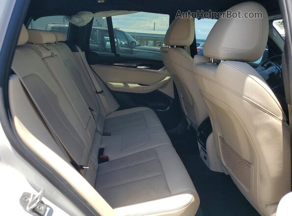 5UX43DP00N9M35835 2022 BMW X3 White Widok wnętrza z tyłu