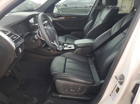 5UX43DP01R9W87597 2024 BMW X3 Белый Вид салона спереди