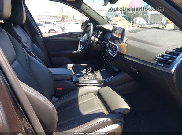 5UX43DP02N9M21385 2022 BMW X3 Black Vista interior delantera