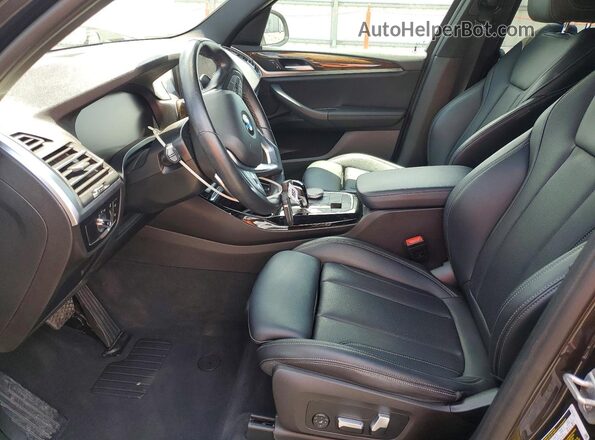 5UX43DP02N9M96443 2022 BMW X3 Gray Widok wnętrza z przodu