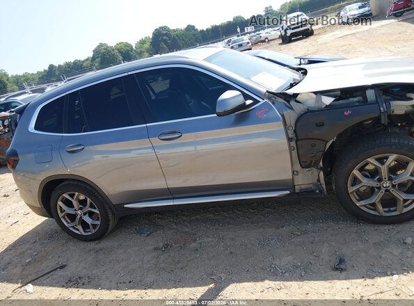5UX43DP02R9V05857 2024 BMW X3 Gray Вид задньої частини салону