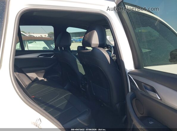 5UX43DP06N9K87934 2022 BMW X3 White VIN կոդի պիտակի տեսք