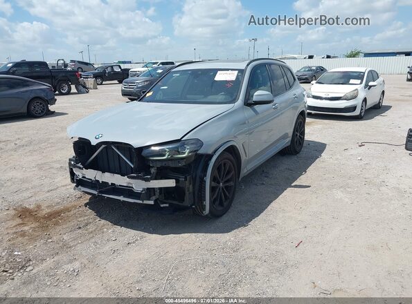 5UX43DP08P9N81354 2023 BMW X3 Light Blue Vista tres cuartos delantera izquierda