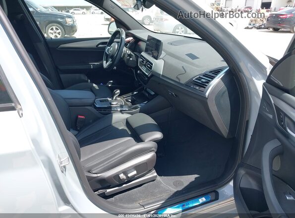 5UX43DP08P9N81354 2023 BMW X3 Light Blue Vista interior delantera