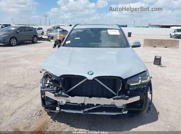 5UX43DP08P9N81354 2023 BMW X3 Light Blue Vista interior trasera