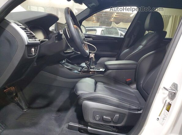 5UX43DP08R9W64737 2024 BMW X3 Белый Вид салона спереди