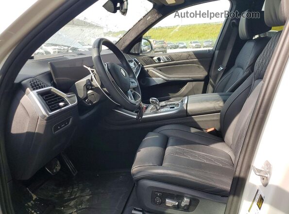 5UX43EM08S9W69548 2025 BMW X7 White Вид салону спереду