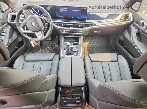 5UX43EM08S9W69548 2025 BMW X7 White Вид панелі приладів