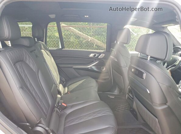 5UX43EM08S9W69548 2025 BMW X7 White Вид задньої частини салону