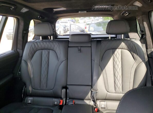 5UX43EM08S9W69548 2025 BMW X7 White Вид задніх сидінь
