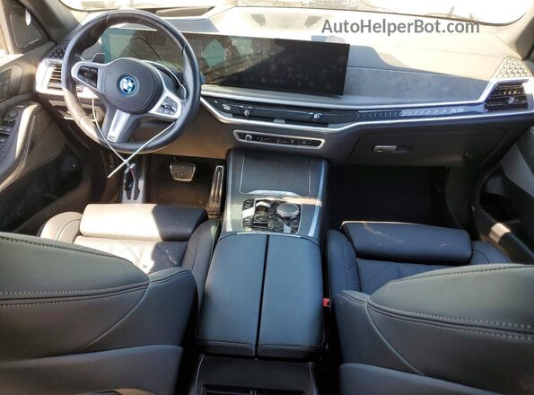 5UX43EU00R9U05394 2024 BMW X5 Gray Dashboard view