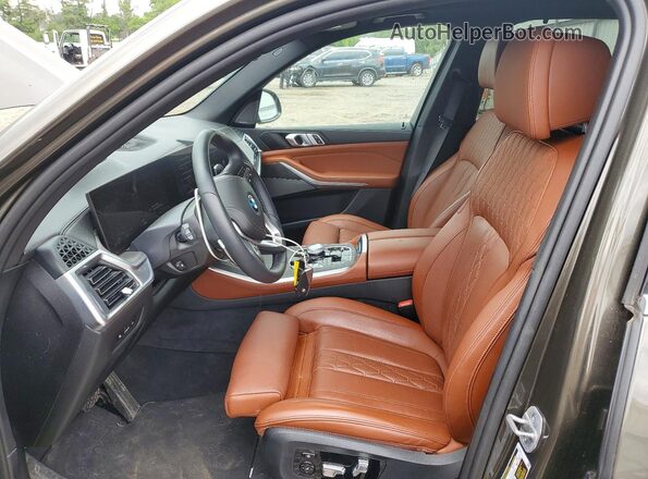 5UX43EU03R9U76802 2024 BMW X5 Green Вид салону спереду