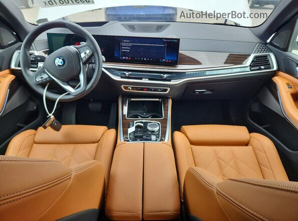 5UX43EU03S9Y62481 2025 BMW X5 White Вид панелі приладів