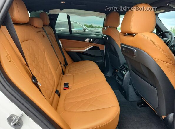 5UX43EU03S9Y62481 2025 BMW X5 White Вид задніх сидінь