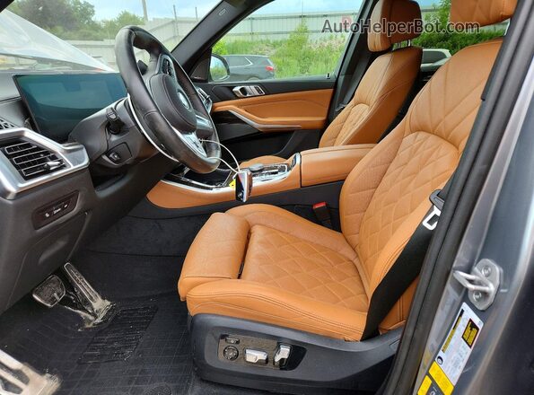 5UX43EU04R9U19122 2024 BMW X5 Gray Front interior view