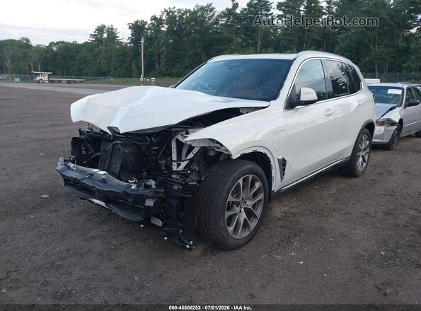 5UX43EU08T9325350 2026 BMW X5 White Vista tres cuartos delantera izquierda