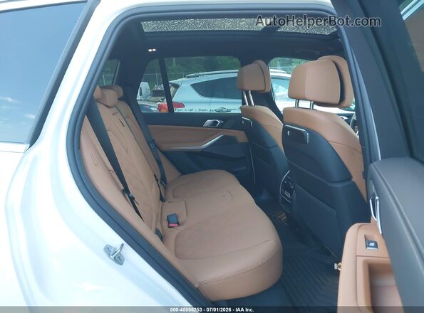 5UX43EU08T9325350 2026 BMW X5 White Vista de la etiqueta del VIN