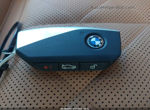 5UX43EU08T9325350 2026 BMW X5 White Vista del salpicadero