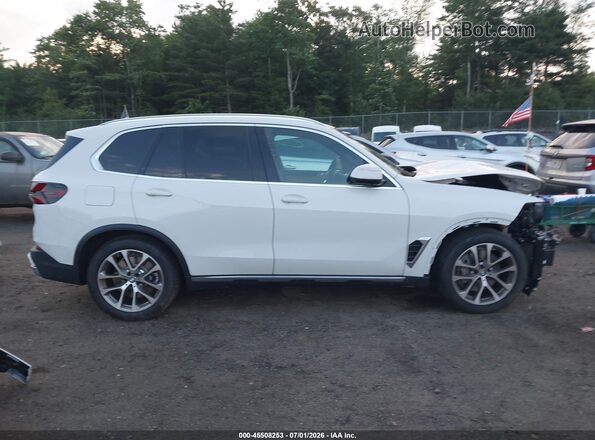 5UX43EU08T9325350 2026 BMW X5 White Vista interior de 360 grados