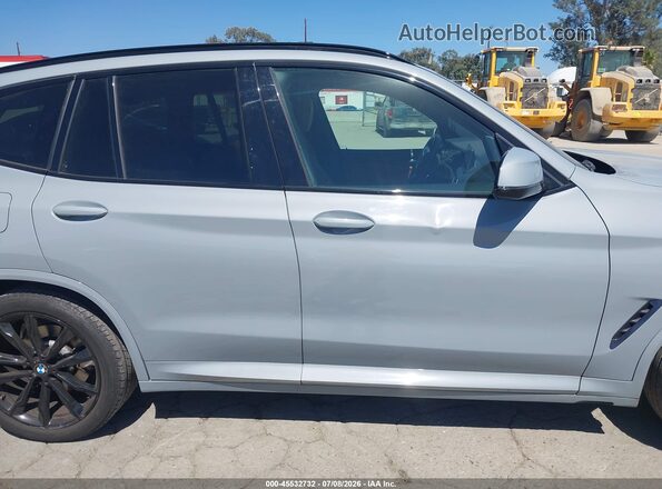 5UX53DP00N9K09413 2022 BMW X3 Gray Widok wnętrza z tyłu