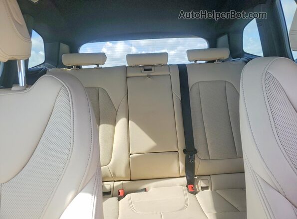 5UX53DP01R9V10889 2024 BMW X3 Black Vista de los asientos traseros