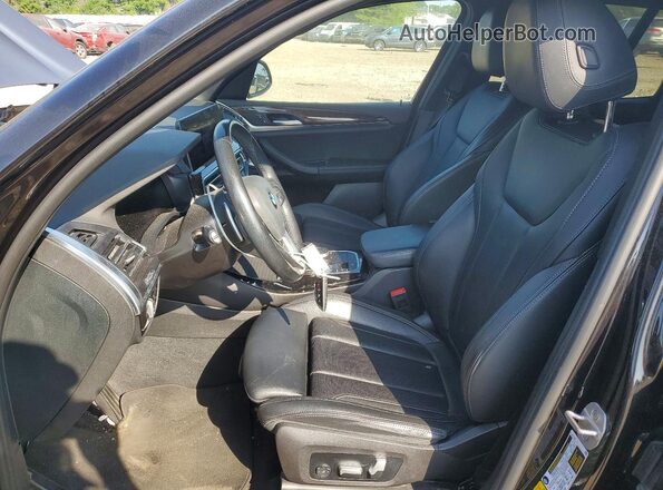 5UX53DP03N9L40979 2022 BMW X3 Black Widok wnętrza z przodu