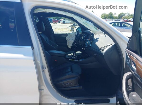 5UX53DP05R9U54844 2024 BMW X3 White Vista interior delantera