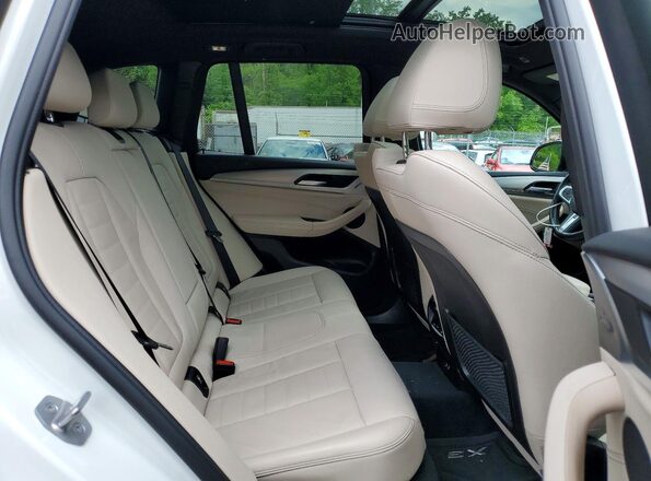 5UX53DP06N9N31120 2022 BMW X3 White Widok tylnych siedzeń