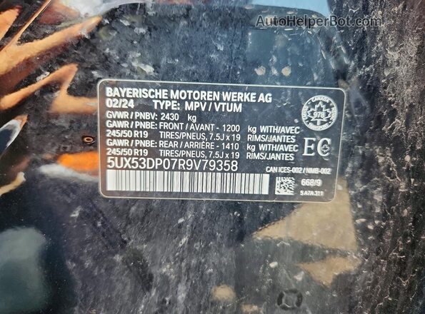 5UX53DP07R9V79358 2024 BMW X3 Black Вид наклейки з VIN-кодом