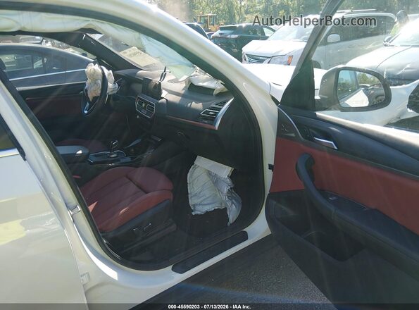 5UX53DP08R9U27685 2024 BMW X3 White Vista interior delantera