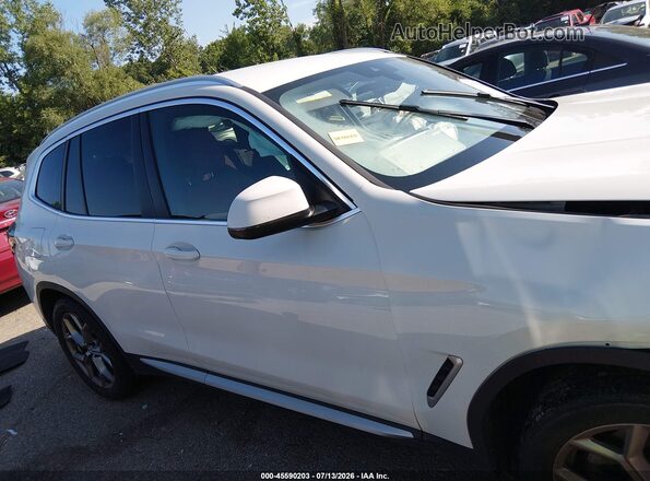 5UX53DP08R9U27685 2024 BMW X3 White Vista interior trasera
