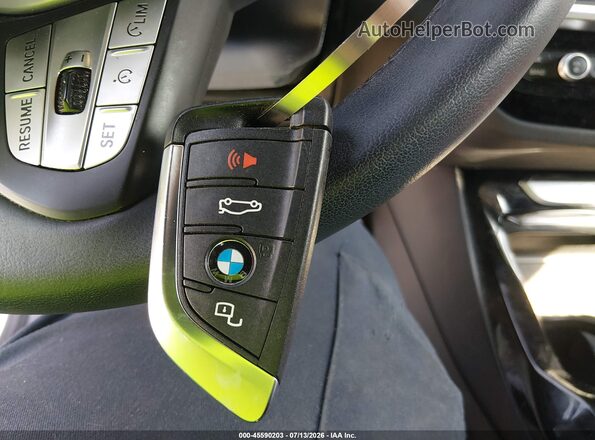 5UX53DP08R9U27685 2024 BMW X3 White Vista del salpicadero