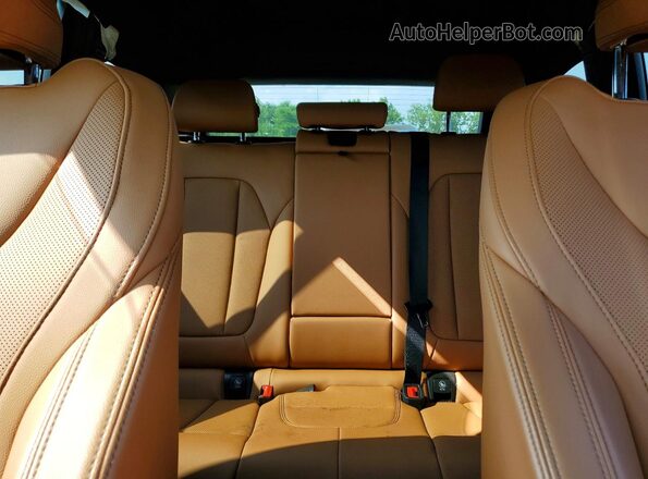 5UX53DP09P9S47113 2023 BMW X3 White Widok tylnych siedzeń