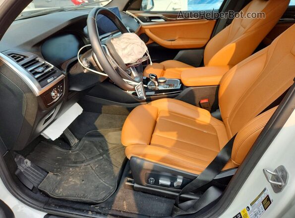 5UX53DP09P9S47113 2023 BMW X3 White Widok wnętrza z przodu