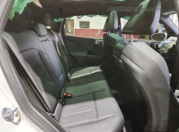 5UX53GP00T9224556 2026 BMW X3 White უკანა სალონის ხედი