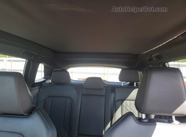 5UX53GP03S9Y72083 2025 BMW X3 Red Вид задніх сидінь