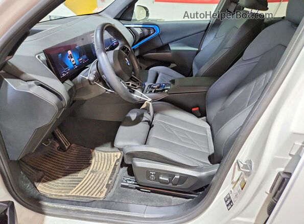 5UX53GP05S9033827 2025 BMW X3 White Vista interior delantera