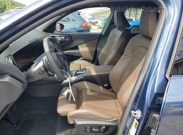 5UX53GP08S9Z75709 2025 BMW X3 Blue Front interior view
