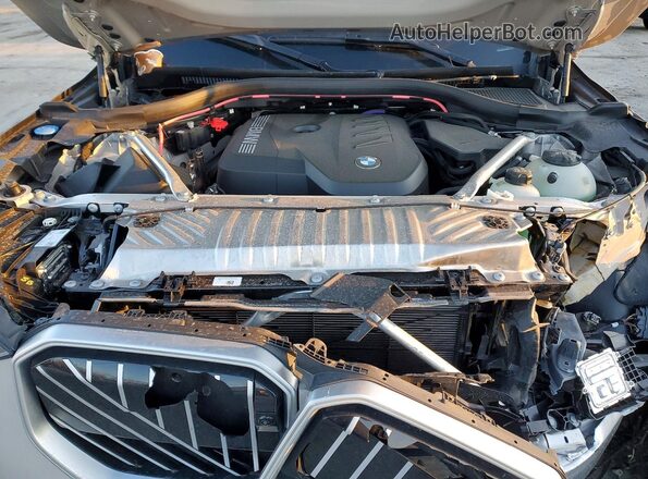 5UX53GP0XT9194241 2026 BMW X3 Gray Vista del compartimento del motor