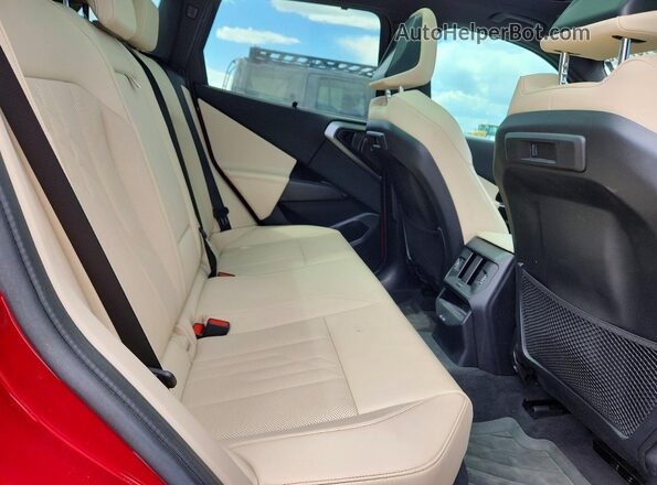 5UX73GP04S9Y52773 2025 BMW X3 Red უკანა სალონის ხედი