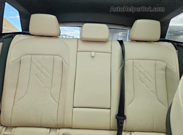 5UX73GP04S9Y52773 2025 BMW X3 Red უკანა სავარძლების ხედი