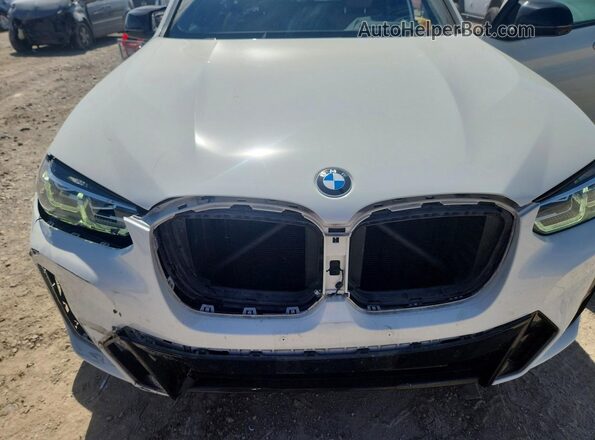 5UX83DP04N9K45697 2022 BMW X3 White Vista del compartimento del motor