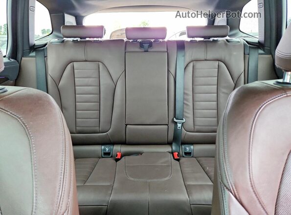 5UX83DP08N9K05557 2022 BMW X3 White Widok tylnych siedzeń