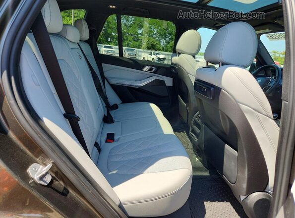 5UXCR4C00P9R29468 2023 BMW X5 Green უკანა სალონის ხედი