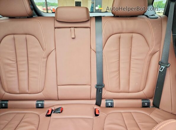 5UXCR4C02LLW63495 2020 BMW X5 Blue Rear seats view