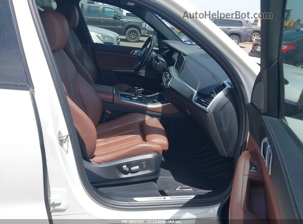 5UXCR4C03M9F85682 2021 BMW X5 White წინა სალონის ხედი