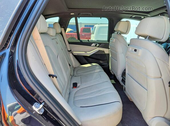 5UXCR4C06N9J28072 2022 BMW X5 Black Սալոնի հետևի տեսք